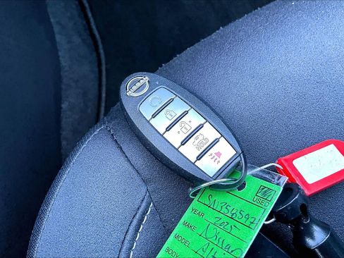 Used 2025 Nissan Altima 2.5 SV FWD image 15