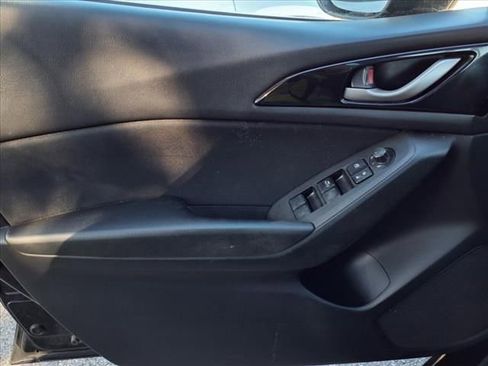 Used 2014 MAZDA MAZDA3 i Sport image 11