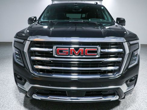 Used 2025 GMC Yukon Elevation w/ Elevation Premium Package AWD/4WD image 4