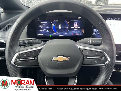 Certified 2025 Chevrolet Equinox EV LT FWD image 17