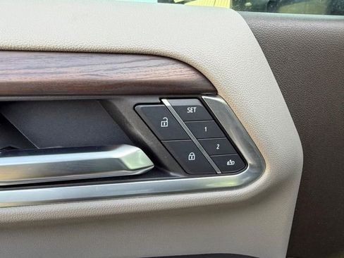 Used 2025 GMC Sierra 3500 SLT w/ SLT Premium Package image 17