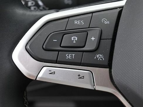 Used 2023 Volkswagen Tiguan SE w/ Panoramic Sunroof Package FWD image 17