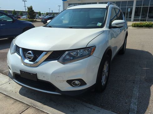 Used 2016 Nissan Rogue SV FWD image 1