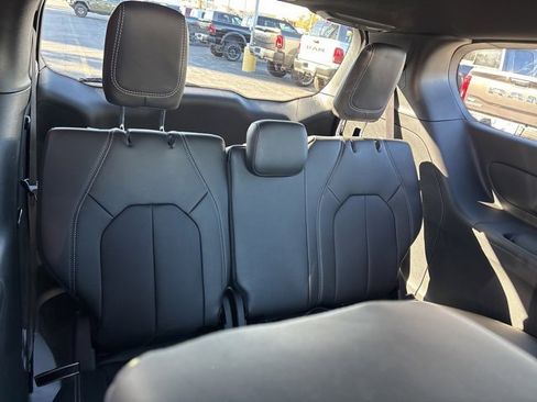 New 2026 Chrysler Pacifica Select image 11
