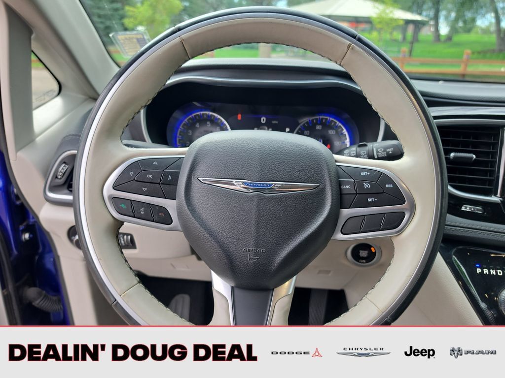 Used 2020 Chrysler Pacifica Limited FWD image 15