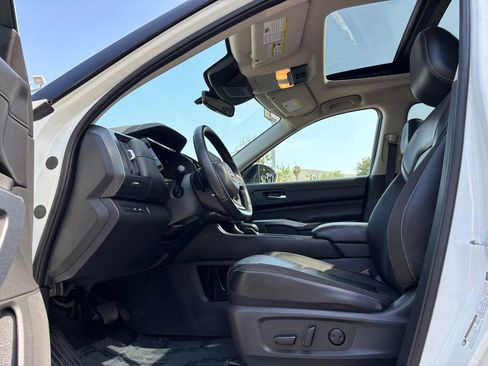 Used 2024 Nissan Pathfinder SL w/ SL Premium Package FWD image 26