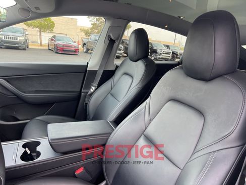 Used 2021 Tesla Model Y Long Range AWD/4WD image 34