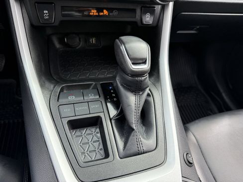 Used 2023 Toyota RAV4 XLE Premium image 31