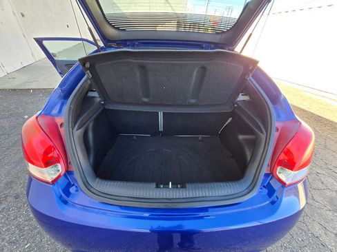 Used 2012 Hyundai Veloster image 24