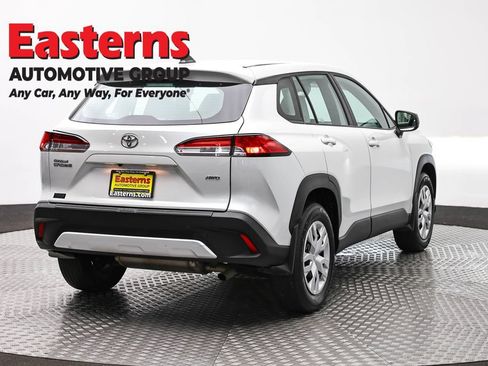 Used 2023 Toyota Corolla Cross L AWD/4WD image 5