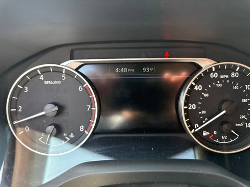 Used 2023 Nissan Rogue SV FWD image 3