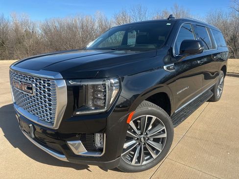 Used 2022 GMC Yukon XL Denali image 1