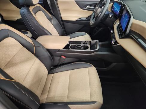 Used 2025 Chevrolet Equinox ACTIV w/ Convenience Package III FWD image 3