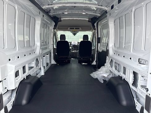 New 2026 Ford Transit 250 148 Medium Roof Extended AWD image 25