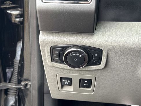 Used 2018 Ford F150 XLT w/ Equipment Group 302A Luxury image 31