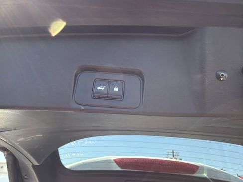 Used 2024 Nissan Rogue SV FWD image 15