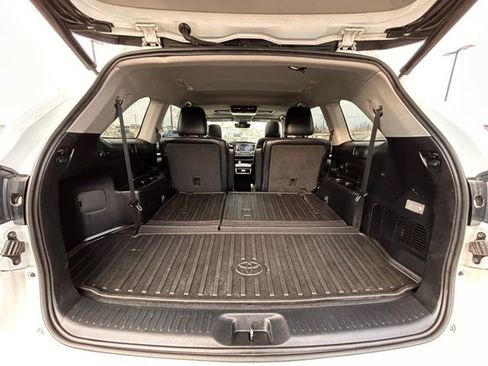 Used 2018 Toyota Highlander SE image 51