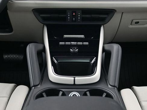New 2026 Porsche Cayenne Coupe AWD/4WD image 10
