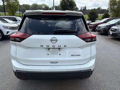Used 2024 Nissan Rogue SV AWD/4WD image 9