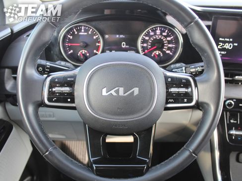 Used 2024 Kia Carnival EX image 13