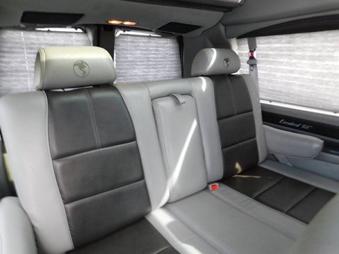 Used 2018 Chevrolet Express 2500 w/ Enhanced Convenience Package RWD image 21