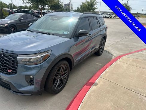 Used 2025 Ford Explorer ST AWD/4WD image 1