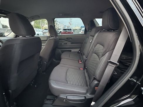 Certified 2023 Nissan Pathfinder SV w/ Black Appearance Package image 27