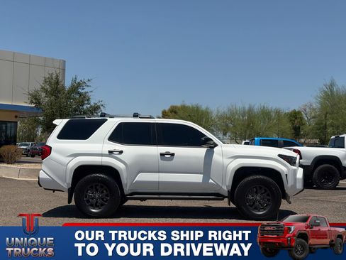 Used 2025 Toyota 4Runner SR5 AWD/4WD image 4