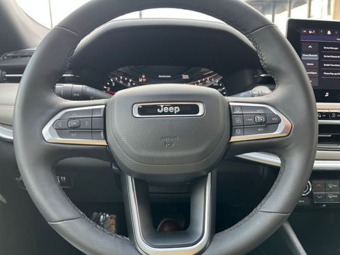 Used 2025 Jeep Compass Limited AWD/4WD image 29