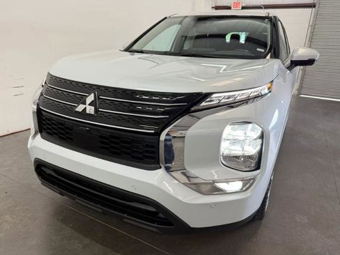 Used 2024 Mitsubishi Outlander SE FWD image 6