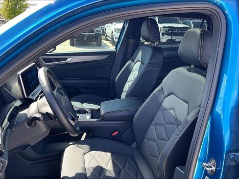 Used 2024 Volkswagen Atlas Cross Sport SE image 30