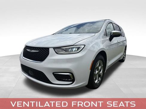 Used 2023 Chrysler Pacifica Limited FWD image 10