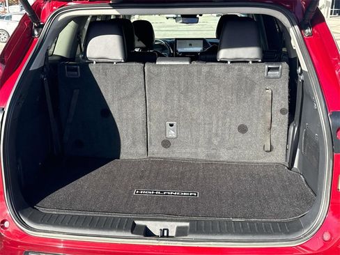 Used 2024 Toyota Highlander Platinum image 9