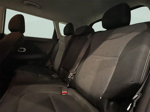 Used 2018 Kia Soul + image 7