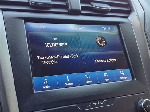 Used 2020 Ford Fusion SE image 9