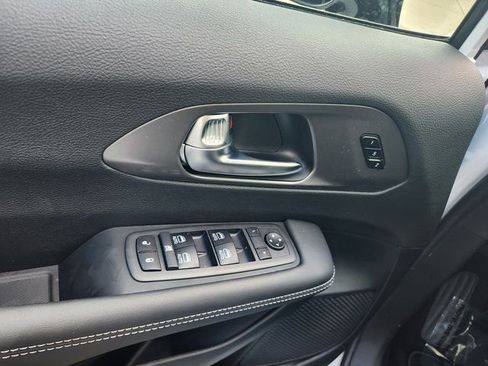 New 2026 Chrysler Pacifica Select w/ S Appearance Package image 12