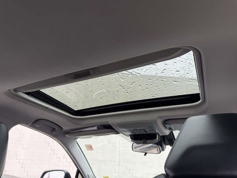 Used 2021 Toyota RAV4 XLE Premium image 19