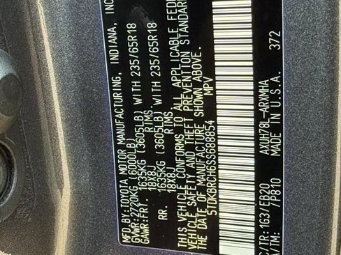 Used 2025 Toyota Highlander XLE AWD/4WD image 32