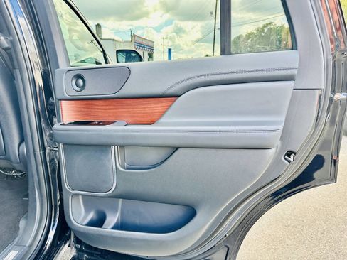 Used 2022 Lincoln Navigator Reserve image 19