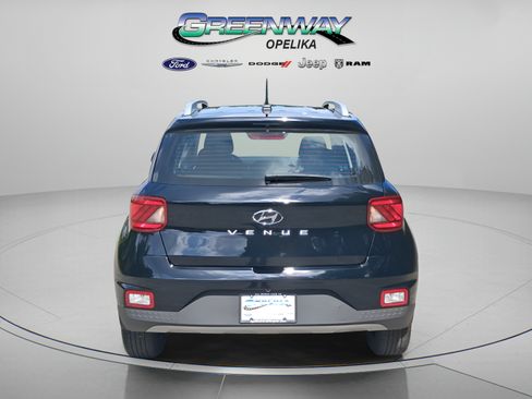 Used 2025 Hyundai Venue SEL FWD image 4