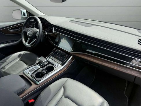 Used 2023 Audi Q8 Premium w/ Convenience Package AWD/4WD image 3