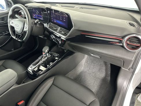 Used 2025 Chevrolet Trax RS w/ Driver Confidence Package FWD image 29