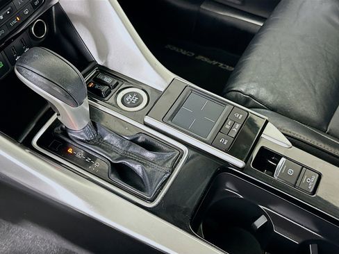 Used 2018 Mitsubishi Eclipse Cross SE image 24