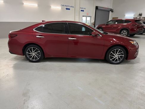 Used 2016 Lexus ES 350 w/ Luxury Package w/Wood Trim image 10