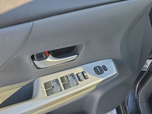 Used 2014 Toyota Prius V Five image 10