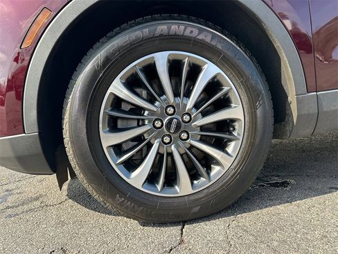 Used 2022 Lincoln Nautilus Reserve image 12