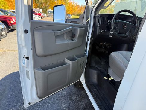 Used 2016 GMC Savana 3500 image 21