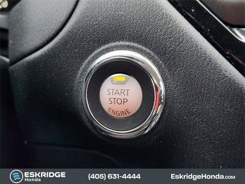 Used 2020 Nissan Pathfinder SV image 22