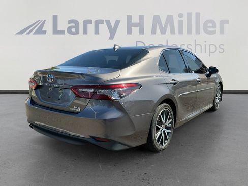 Used 2022 Toyota Camry XLE FWD image 5
