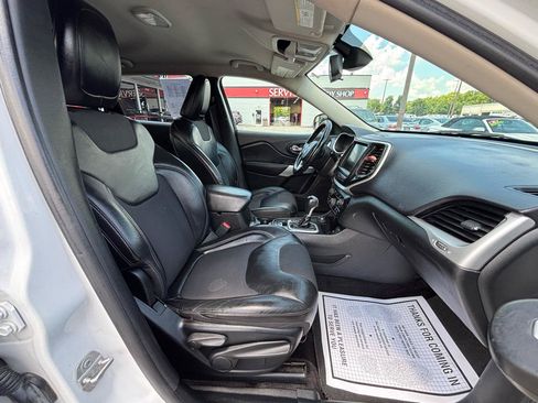 Used 2018 Jeep Cherokee Latitude Plus w/ Trailer Tow Group AWD/4WD image 10